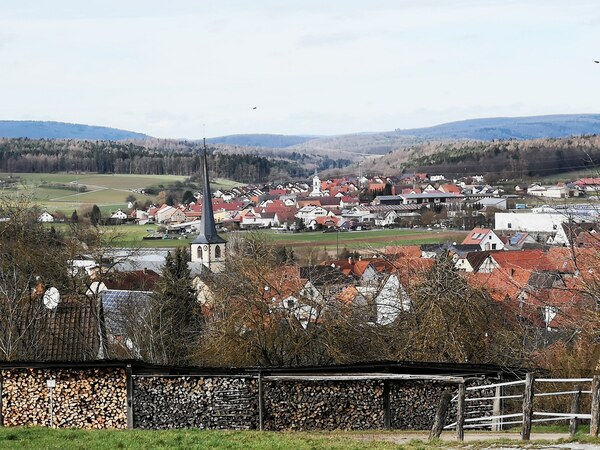 Foto mit Blick auf Hausen